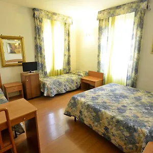 Otel Tirreno ***